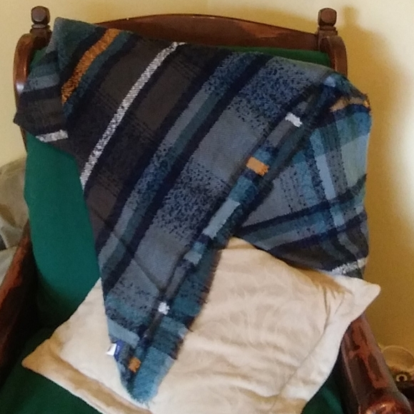 Large square scarf - Picture 4 of 7